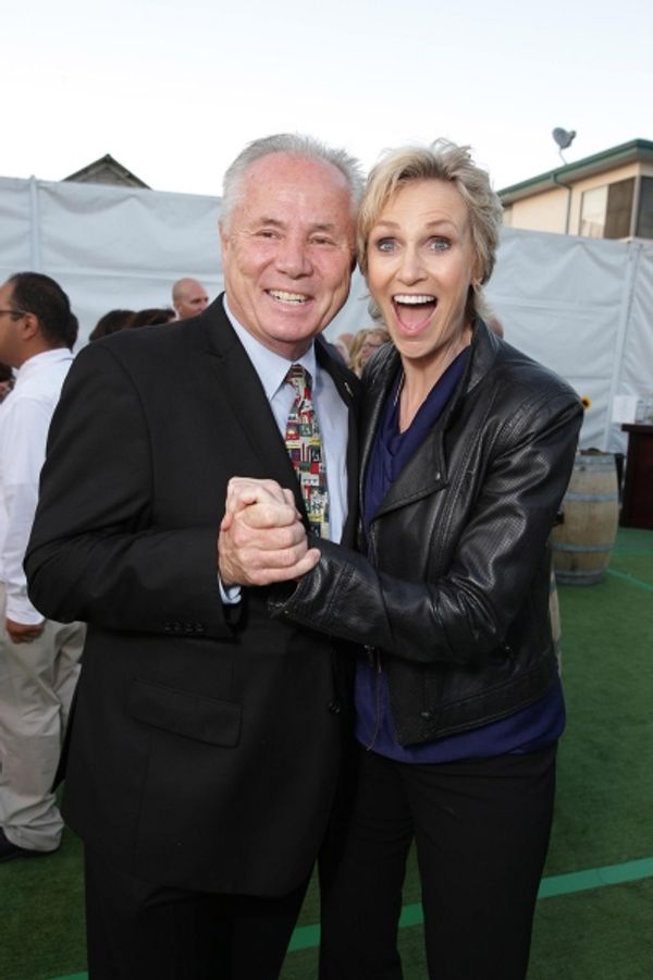 LA City Councilmember Tom LaBonge with Jane Lynch, recipient of the Marianne Williams Photo