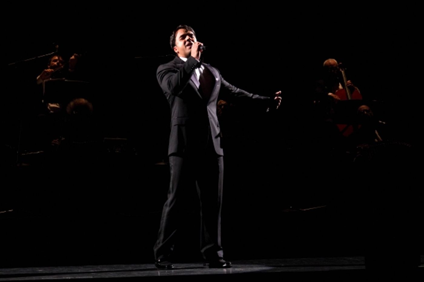 Photo Coverage: FOREVER TANGO's Luis Fonsi Meets the Press!  Image