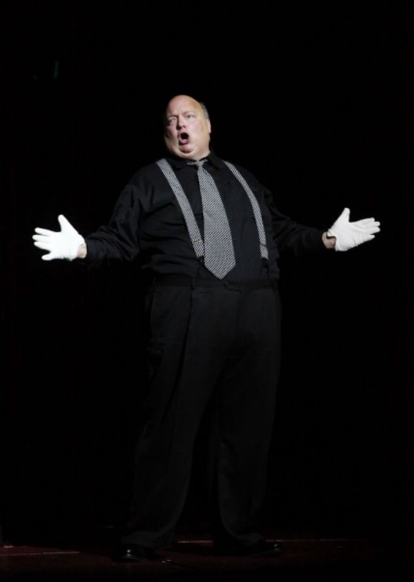 Ric Stoneback (Amos Hart)  Photo