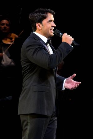 Luis Fonsi Photo