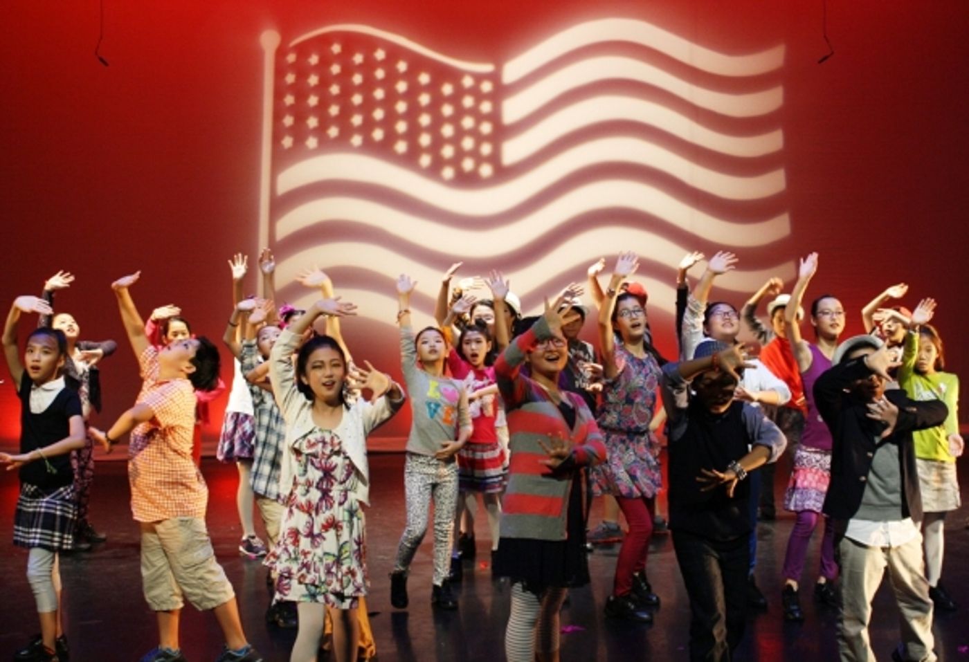 Photo Flash: Constantine Maroulis, William Ivey Long & More Attend PASSPORT TO BROADWAY Final Performance  Image