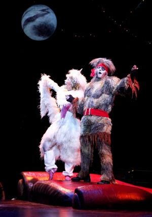 Lynn Craig (Griddlebone) and Bronson Norris Murphy (Growltiger) Photo