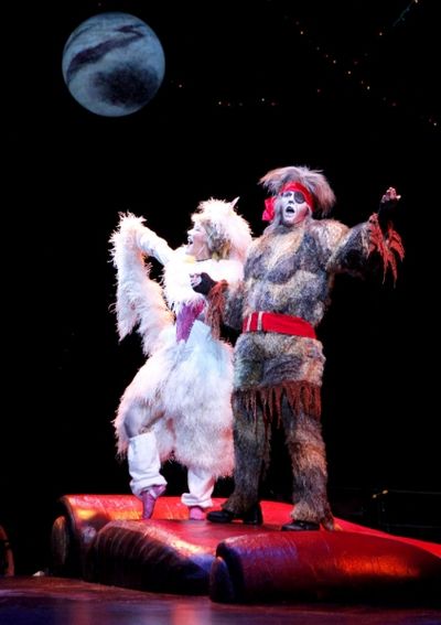 Lynn Craig (Griddlebone) and Bronson Norris Murphy (Growltiger) Photo