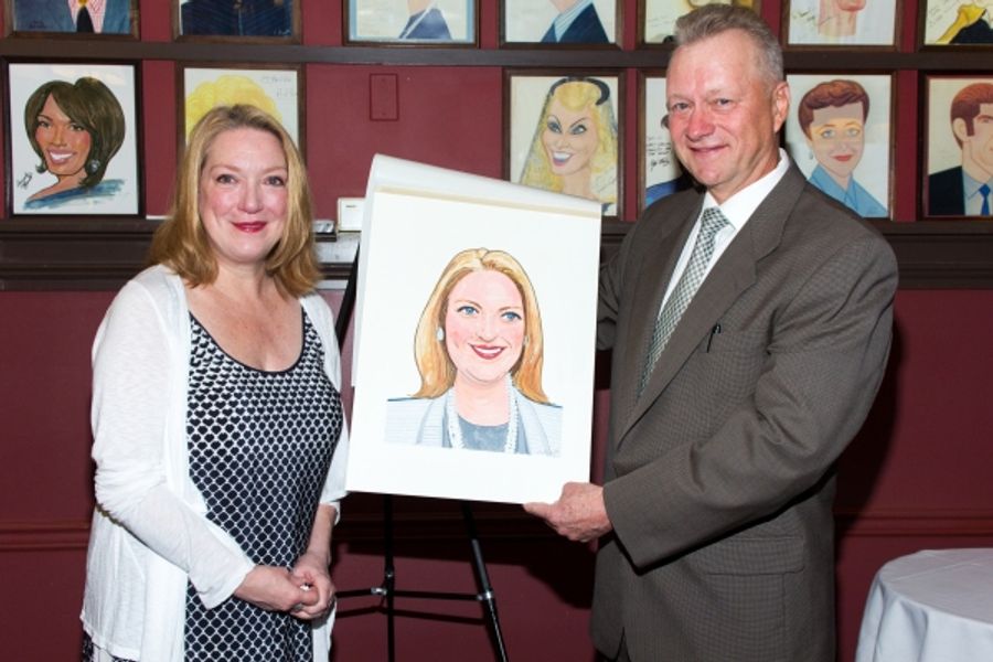 Photo Coverage: Kristine Nielsen Gets Surprise Portrait at Sardi's Image