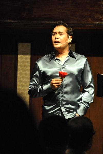 Photos: BOURNE LEGACY's John Arcilla Serenades Crowd with Broadway Songs — photo 2 of 5