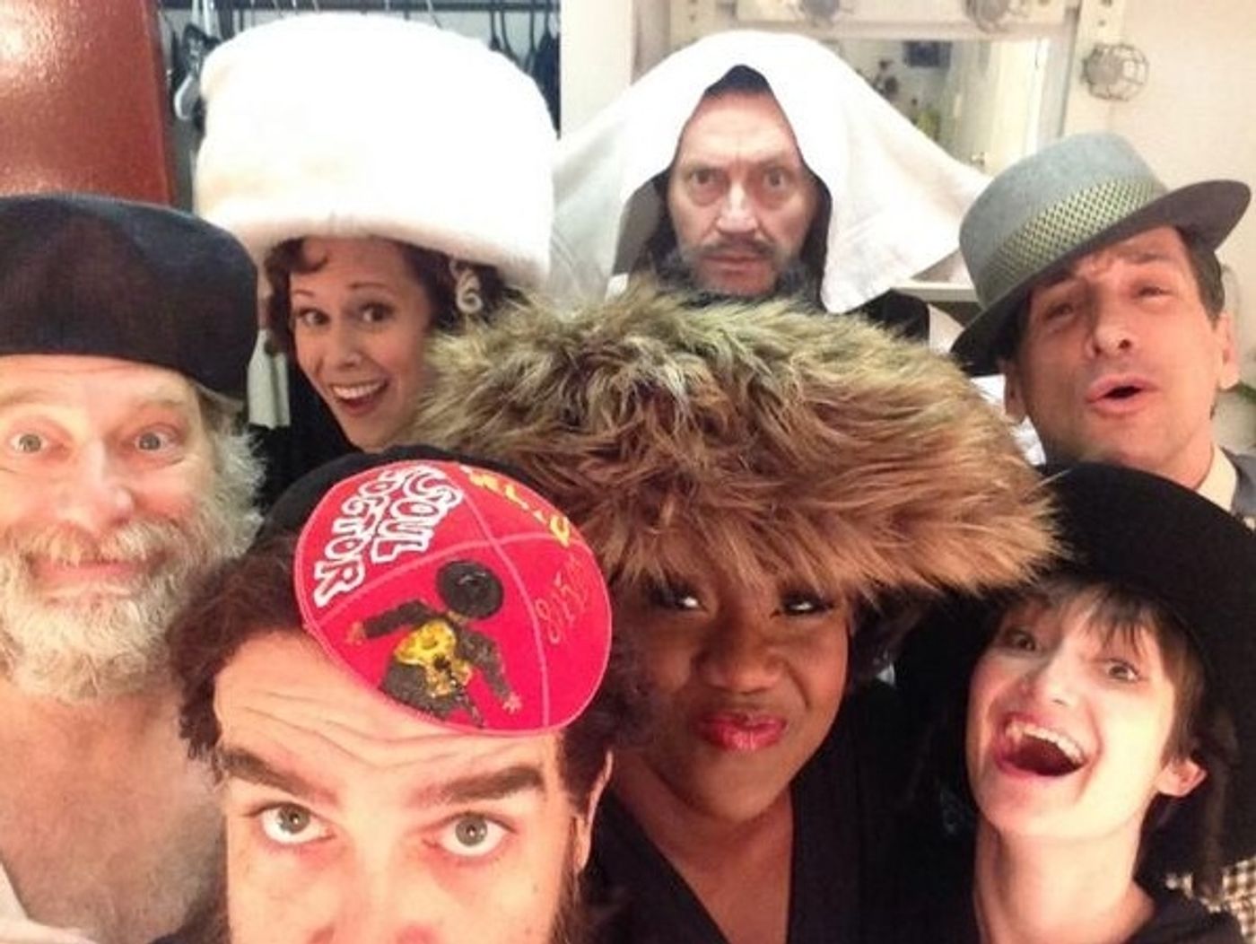 Photo Flash: Saturday Intermission Pics, Aug 24 - It's Hat Day at SOUL DOCTOR, ANYTHING GOES Ends in Toronto and More! Image