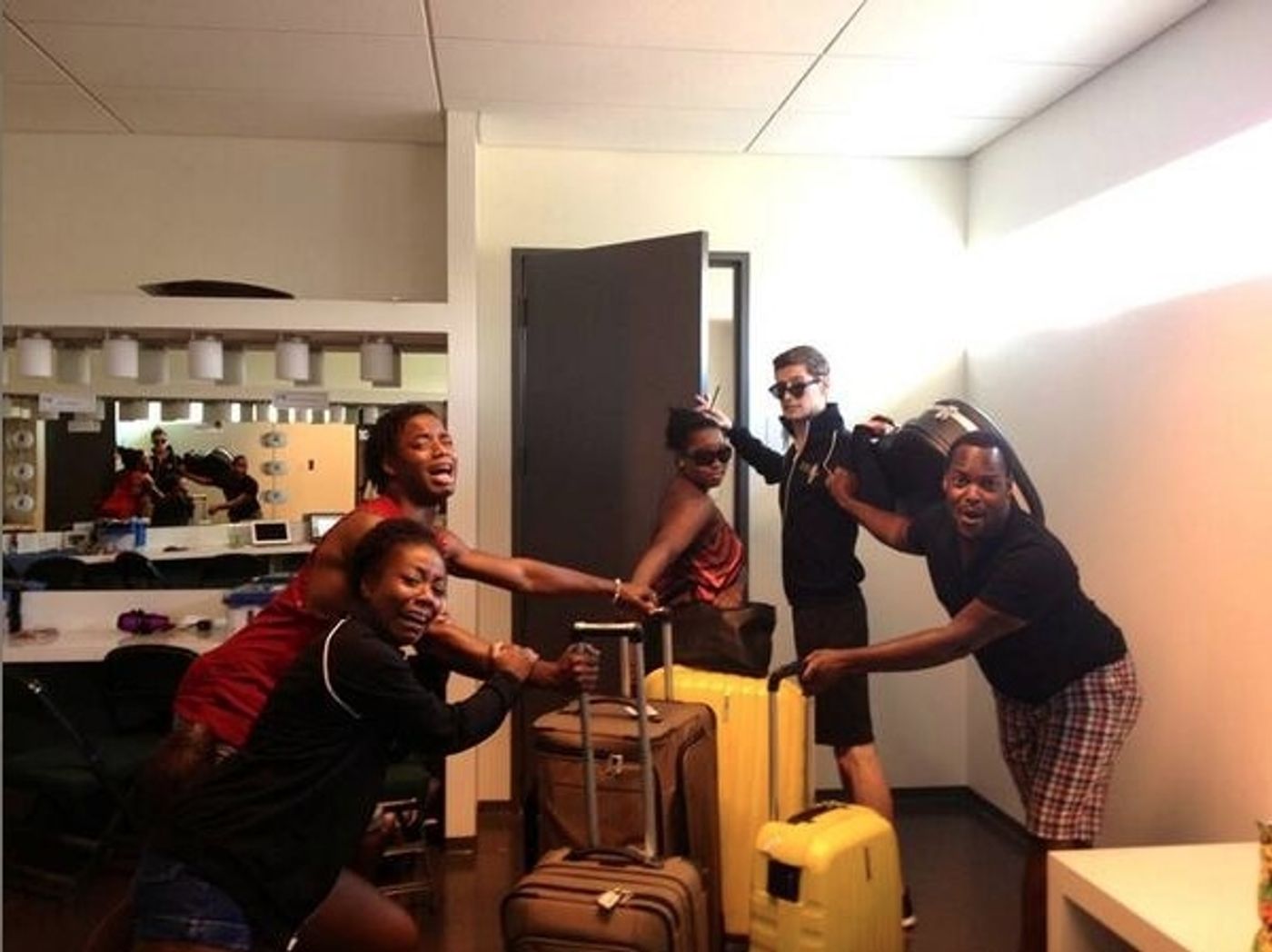 Photo Flash: Saturday Intermission Pics, Aug 24 - It's Hat Day at SOUL DOCTOR, ANYTHING GOES Ends in Toronto and More! Image