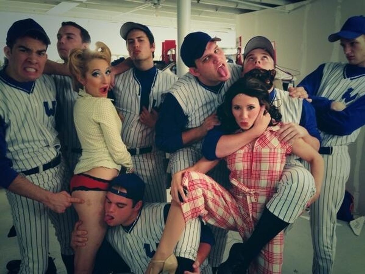 Photo Flash: Saturday Intermission Pics, Aug 24 - It's Hat Day at SOUL DOCTOR, ANYTHING GOES Ends in Toronto and More! Image