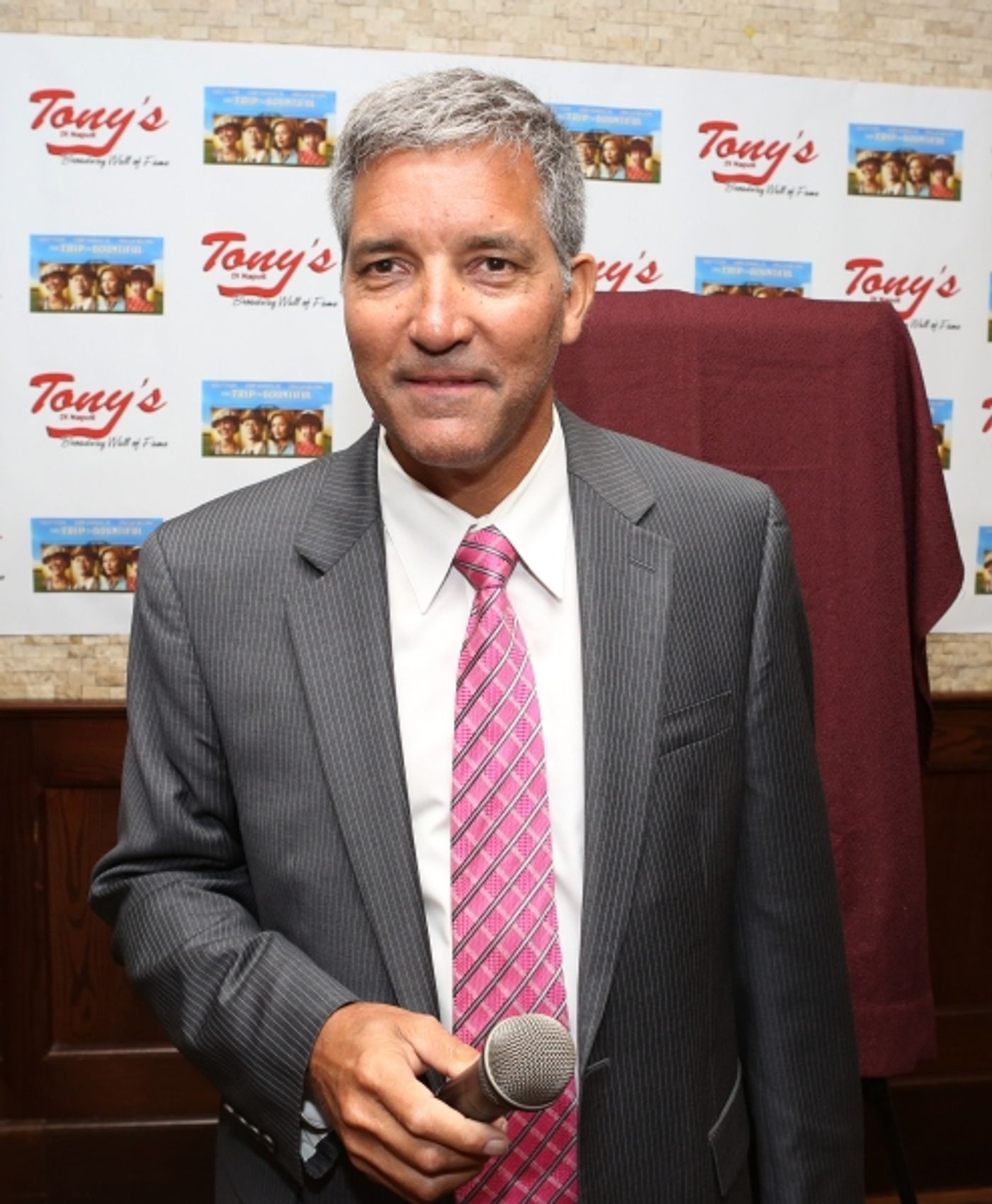 Photo Coverage: Cuba Gooding Jr. Unveils Portrait at Tony Di Napoli's  Image