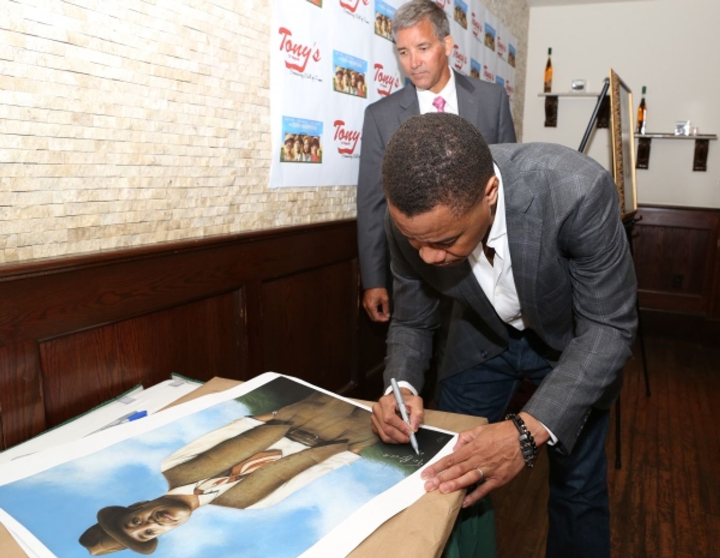 Photo Coverage: Cuba Gooding Jr. Unveils Portrait at Tony Di Napoli's Image