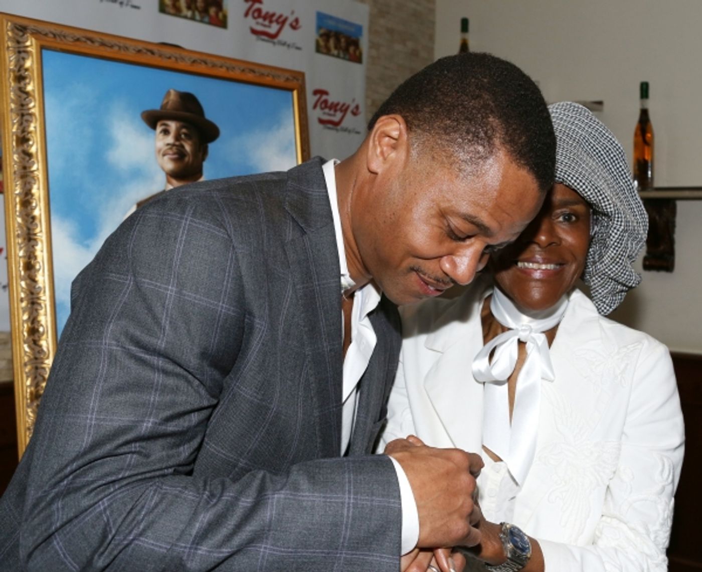 Photo Coverage: Cuba Gooding Jr. Unveils Portrait at Tony Di Napoli's Image