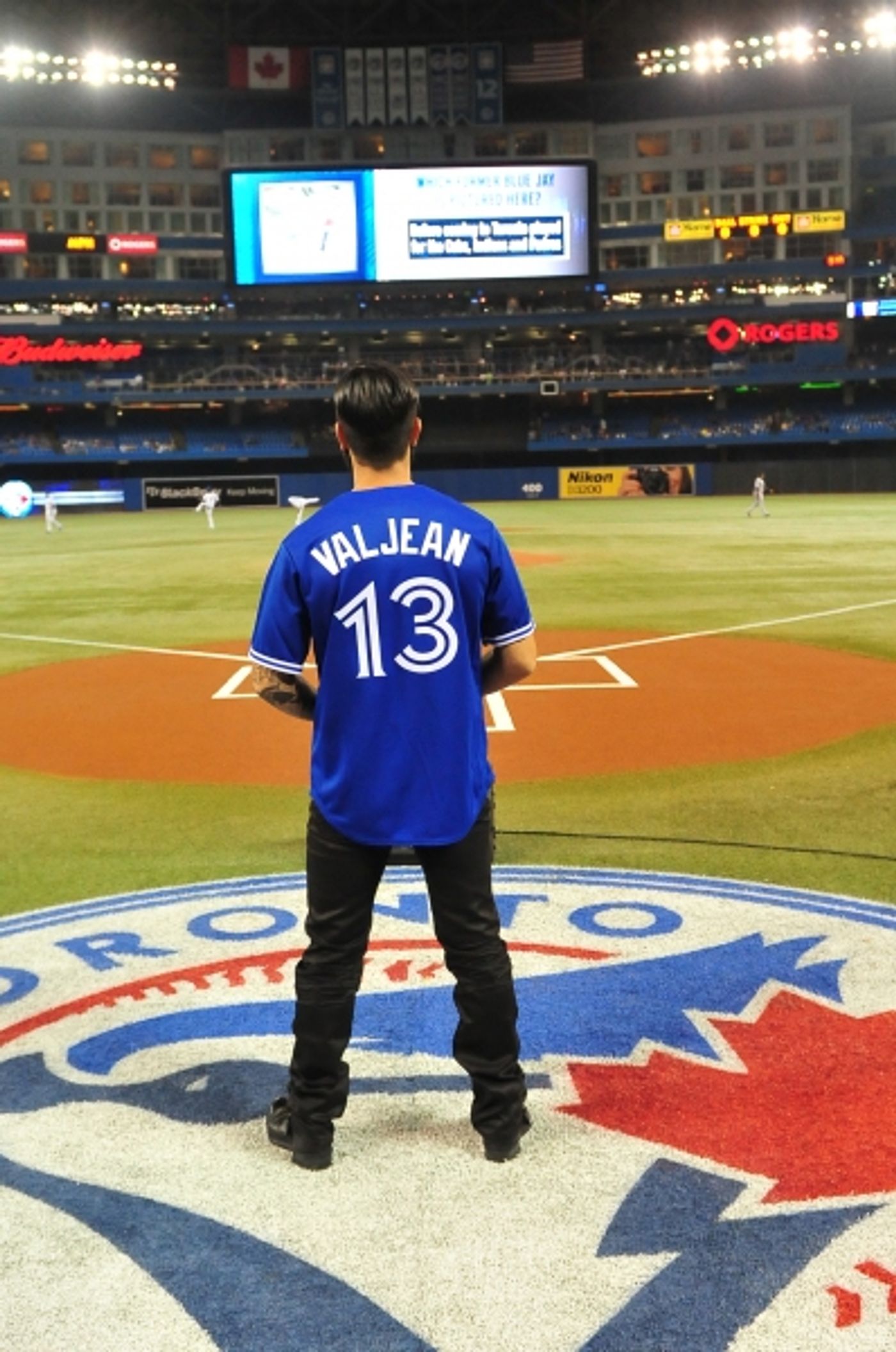 Photo Coverage: Ramin Karimloo Performs at the Toronto Blue Jays/New York Yankees Game  Image