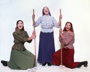 Jessica Martens as Hodel, Marie Schmidt as Tzeitel, and Jada Smith as Chava Photo