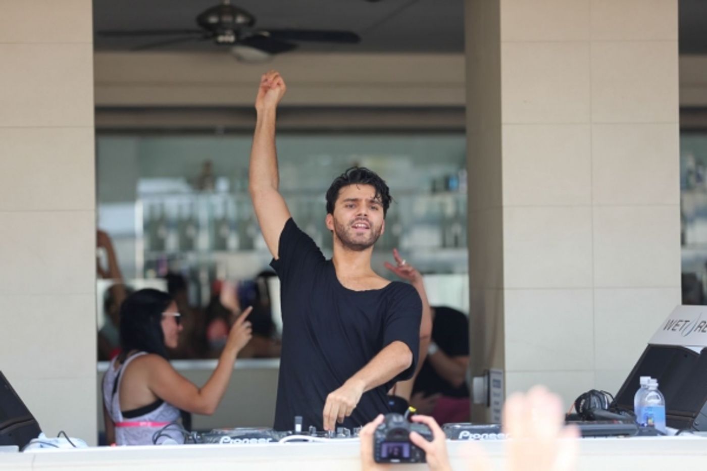 Photo Flash: Calvin Harris, Tommy Trash and More at Wet Republic's Labor Day Bash Image