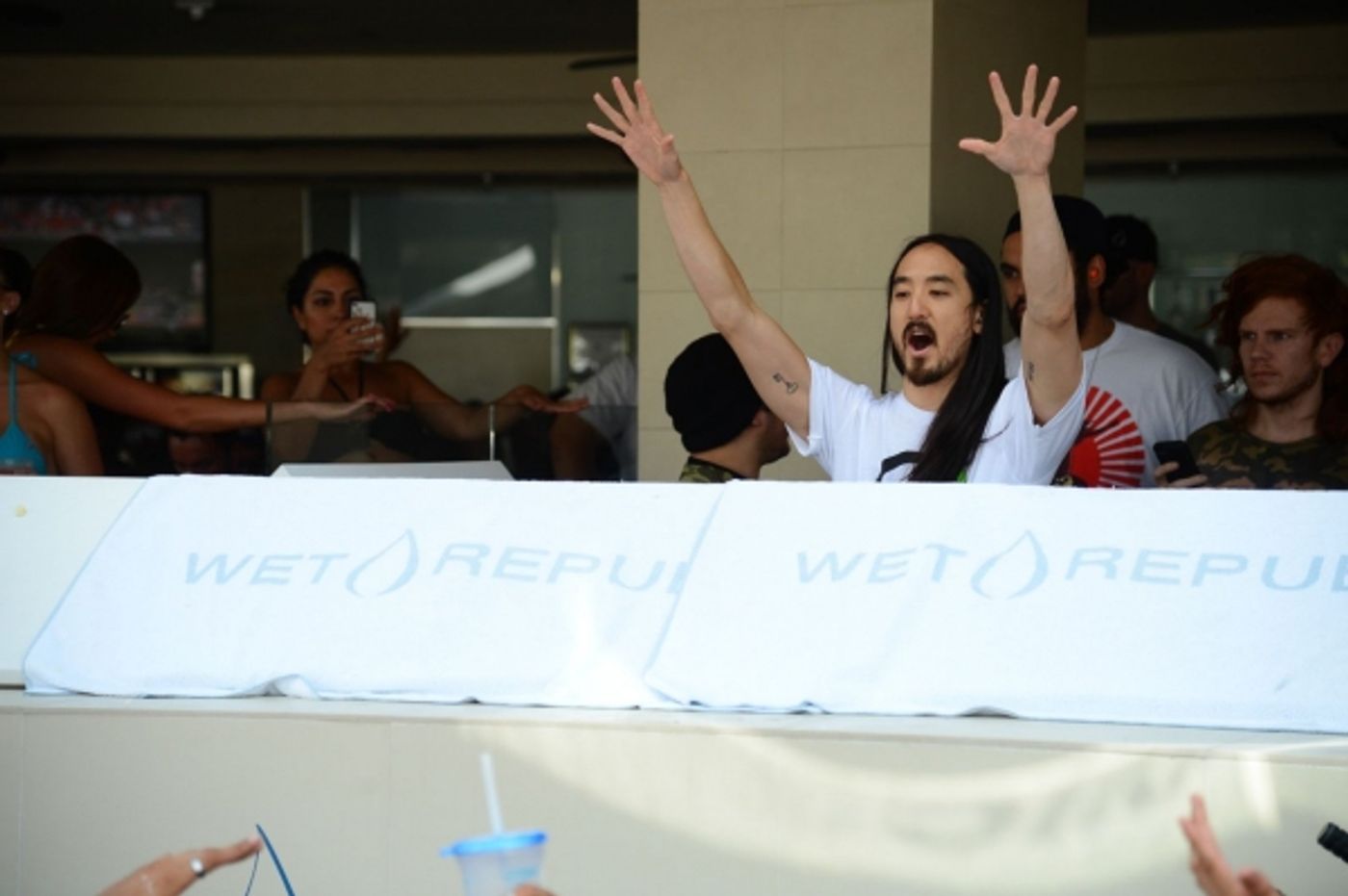 Photo Flash: Calvin Harris, Tommy Trash and More at Wet Republic's Labor Day Bash  Image