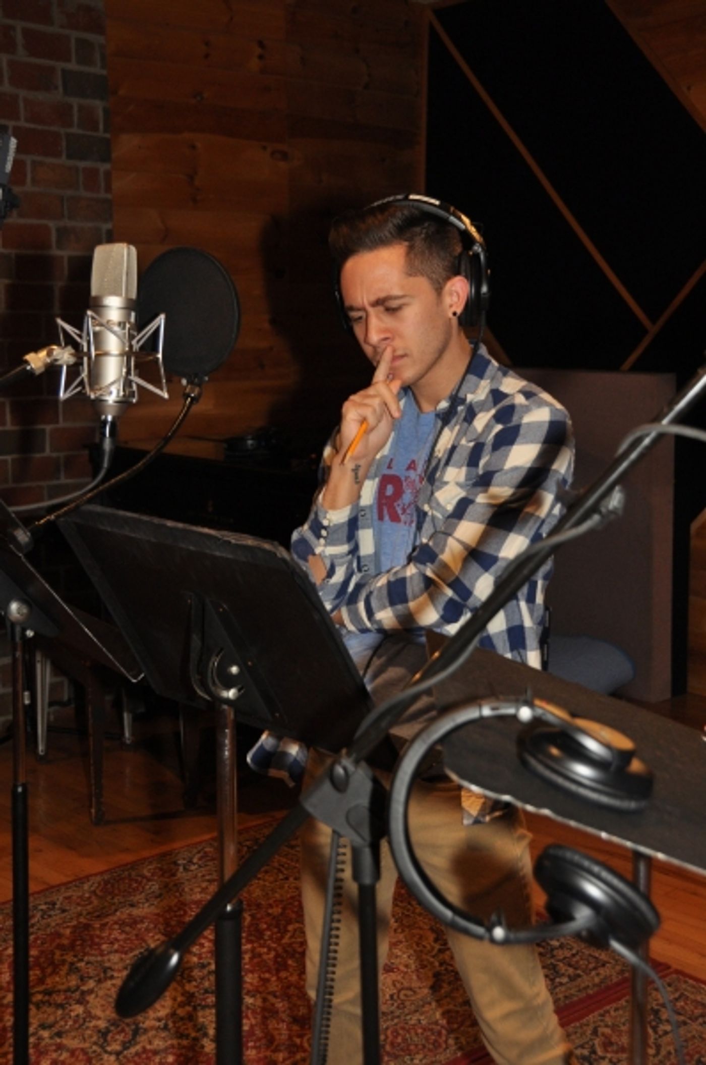 Exclusive Photo Coverage: Derek Klena & WICKED Cast Sing Carols For A Cure Image