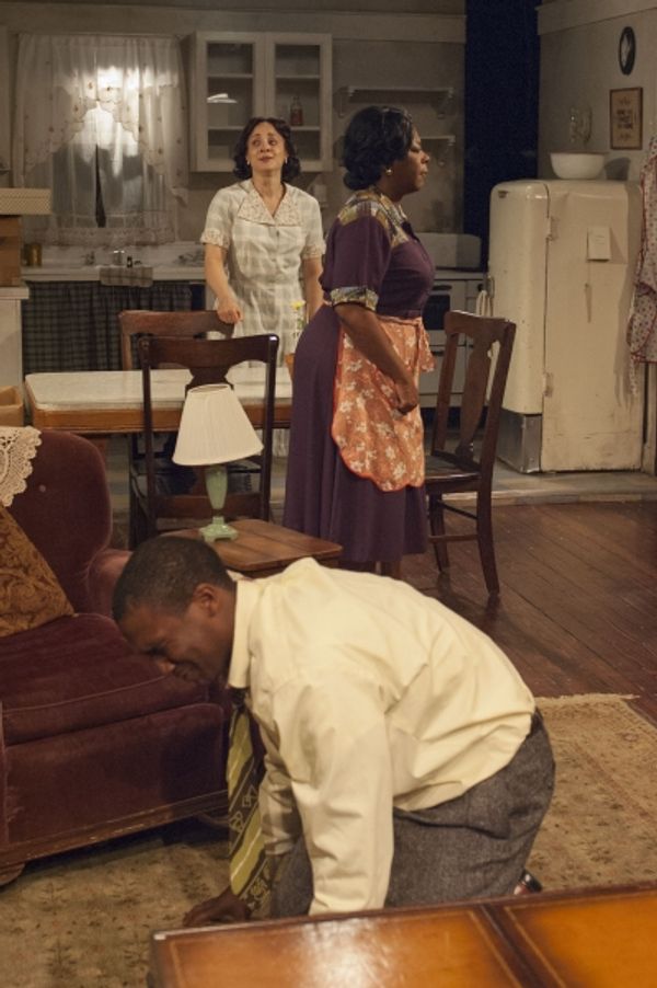 Ruth Younger (Toni Martin, left) and Lena ''Mama'' Younger (Greta Oglesby, right) don Photo