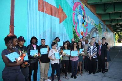 Brooklyn Borough President Marty Markowitz (right) joins (from left to right) student Photo
