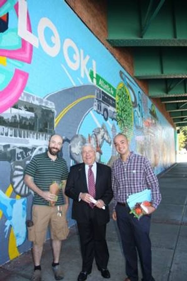 Brooklyn Borough President Marty Markowitz joins assistant artist Mark Evans (left) a Photo