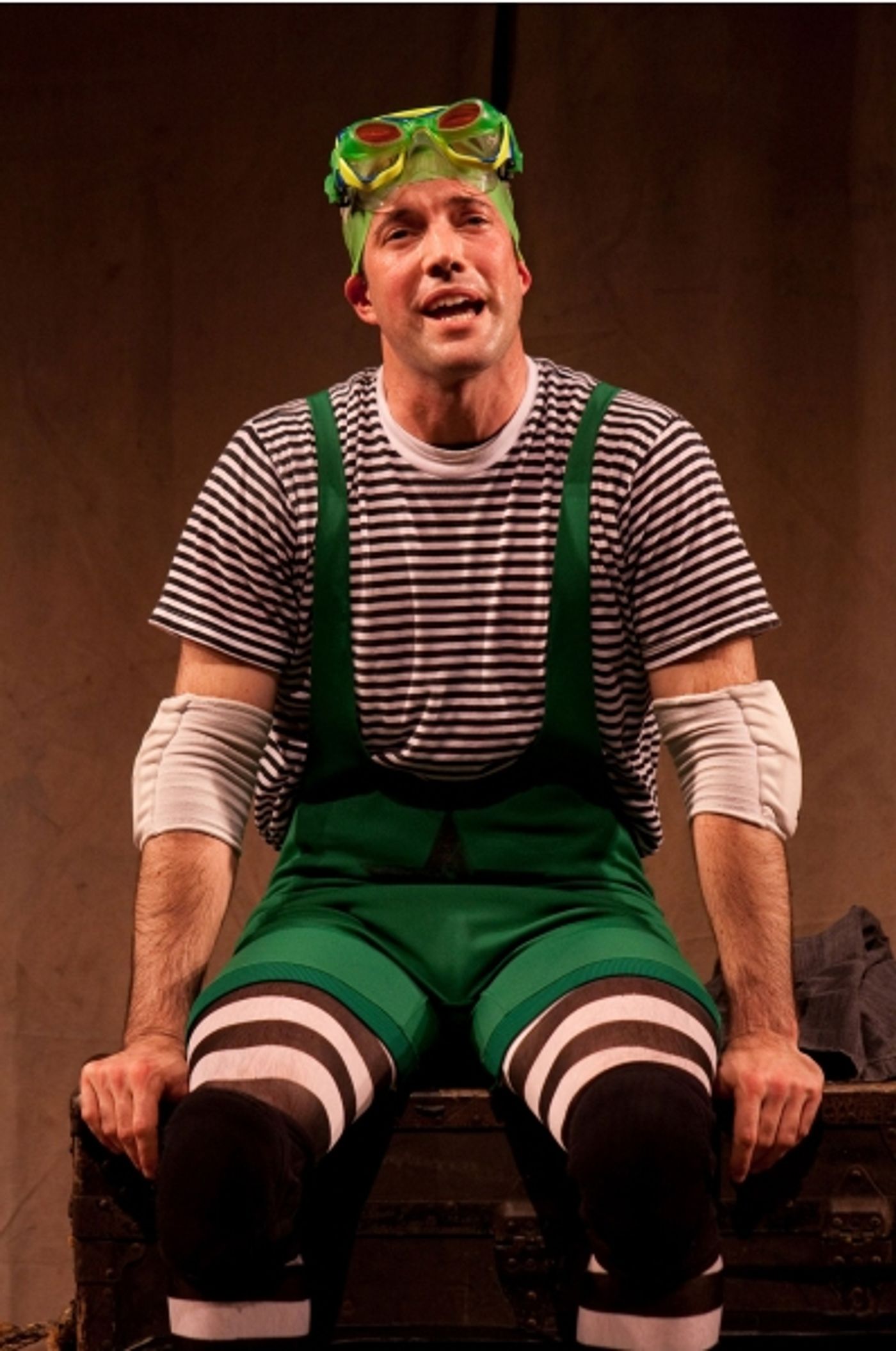 Photo Flash: First Look at Lorenzo Pisoni in HUMOR ABUSE at CTG's Mark Taper Forum  Image