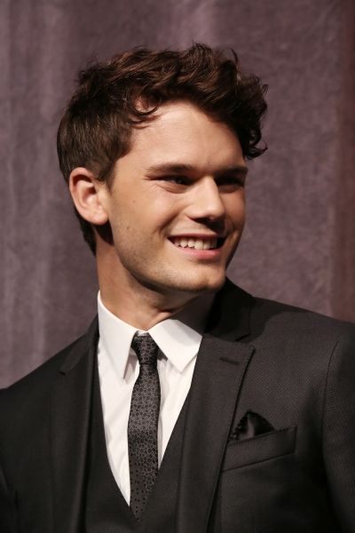 Jeremy Irvine Photo