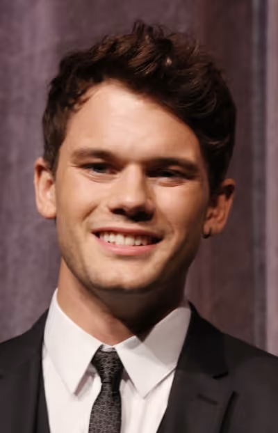 Jeremy Irvine Photo
