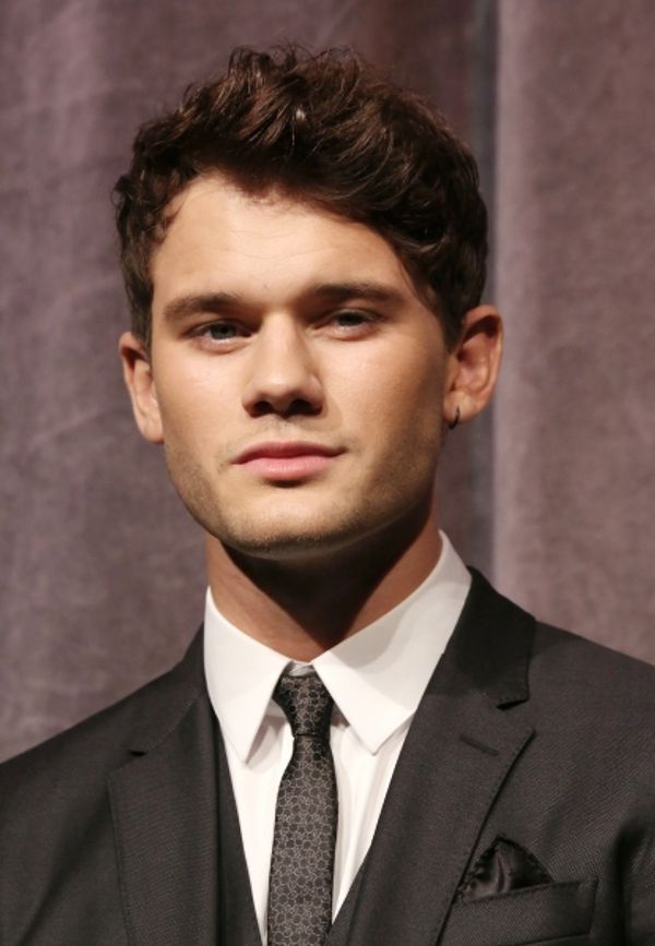 Jeremy Irvine Photo