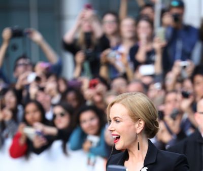 Nicole Kidman and fans  Photo