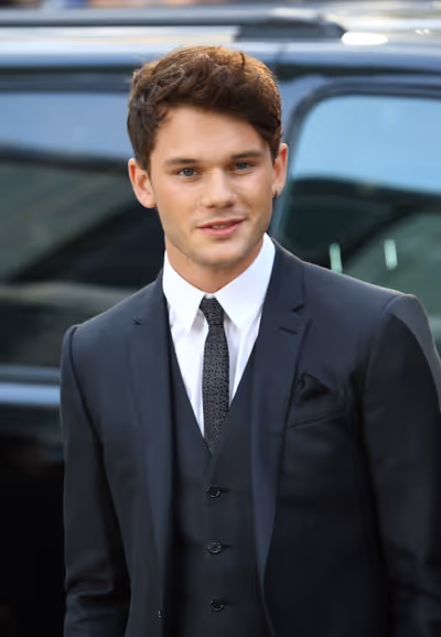Jeremy Irvine  Photo