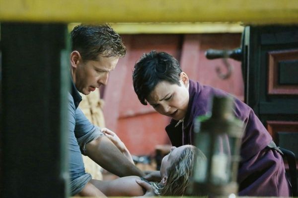 JOSH DALLAS, JENNIFER MORRISON, GINNIFER GOODWIN Photo