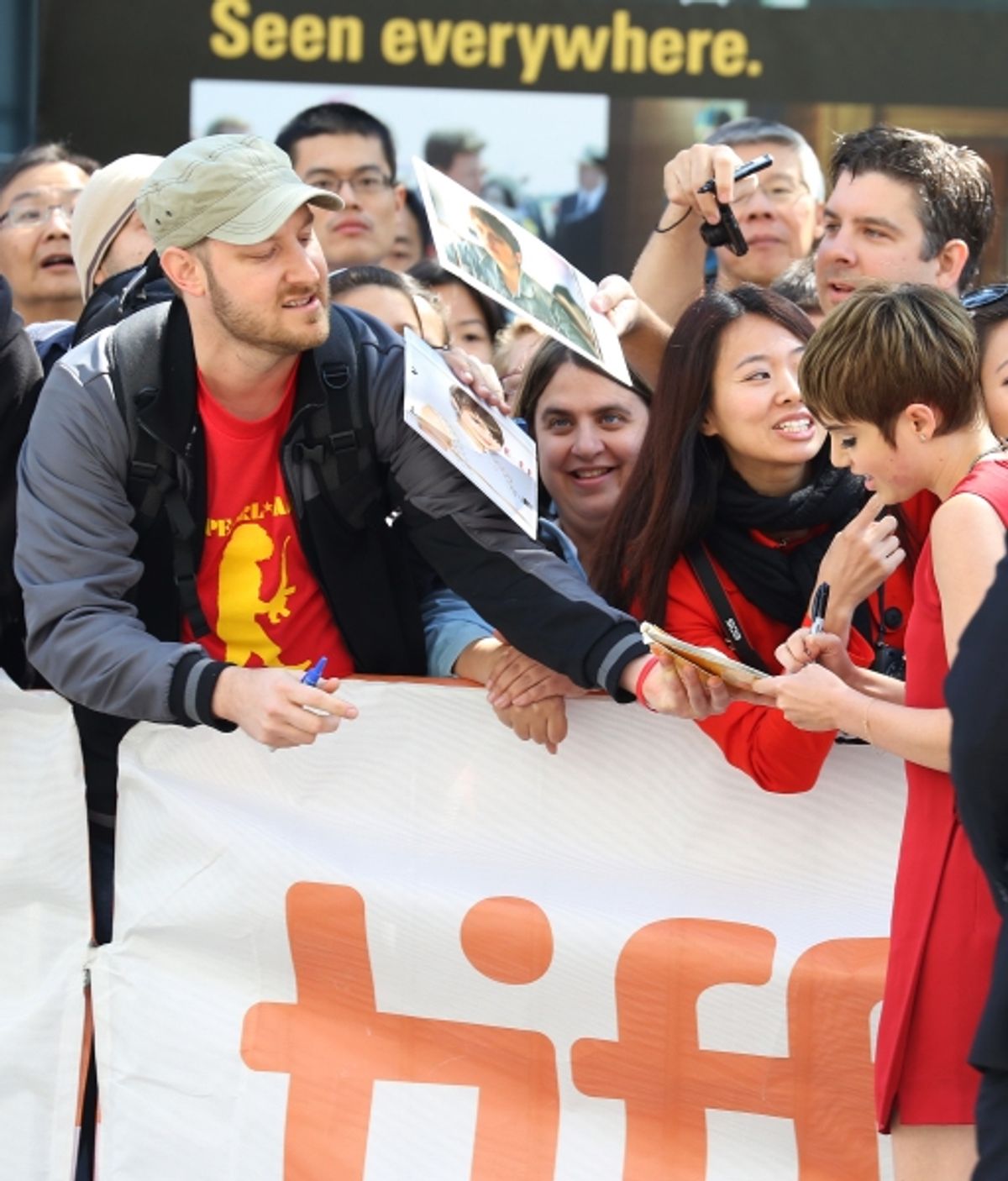 Sami Gayle and fans  at 