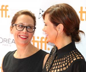 Liza Johnson & Kristen Wiig @ BroadwayWorld Liza Johnson & Kristen Wiig Photo