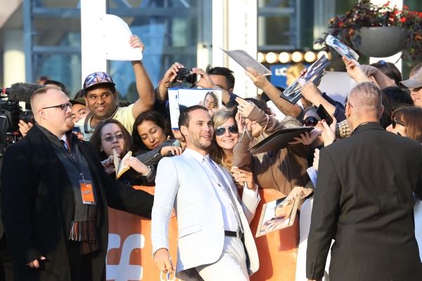 Taylor Kitsch and fans  Photo