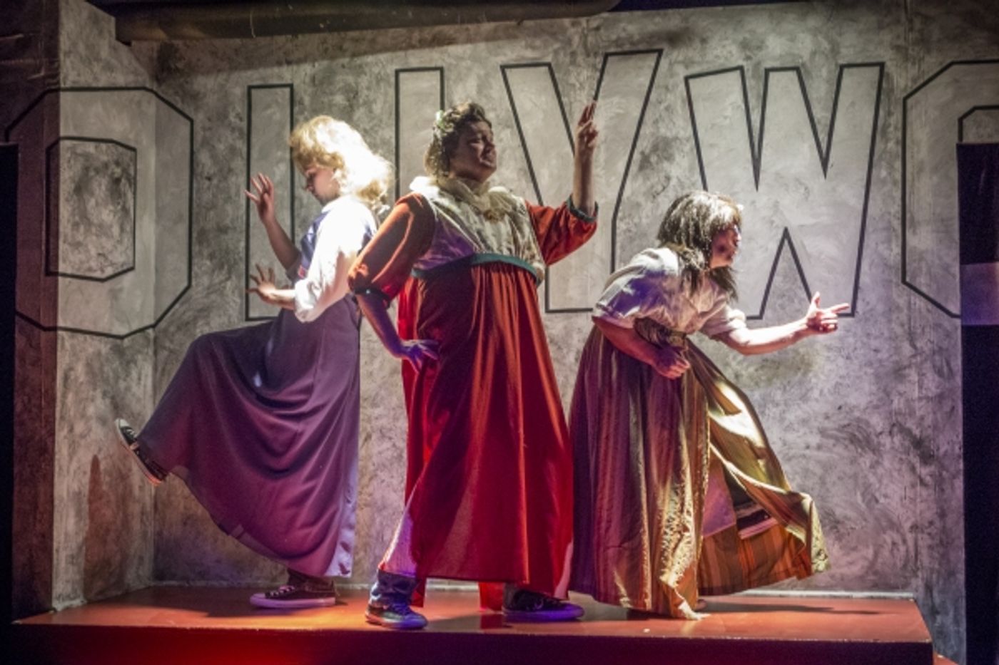 Photo Flash: First Look at MET's COMPLETELY HOLLYWOOD (ABRIDGED) Image