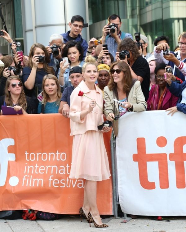 Jennifer Morrison with fans Photo