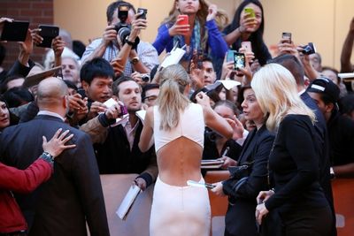 Taylor Swift with fans  Photo