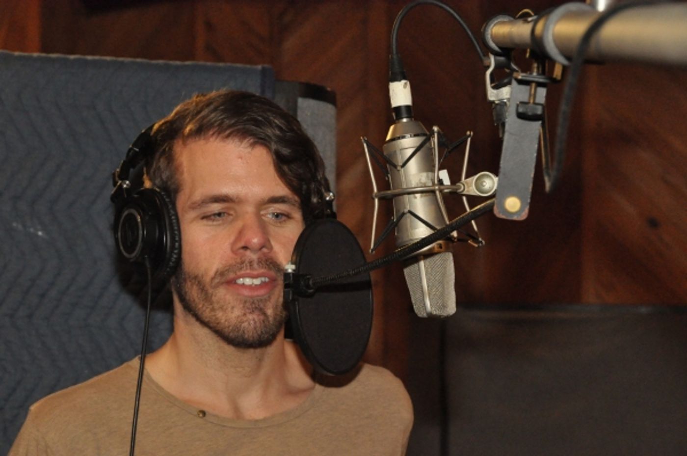 Exclusive Photo Coverage: Perez Hilton Reveals His Holiday Dishlist for Carols For A Cure  Image