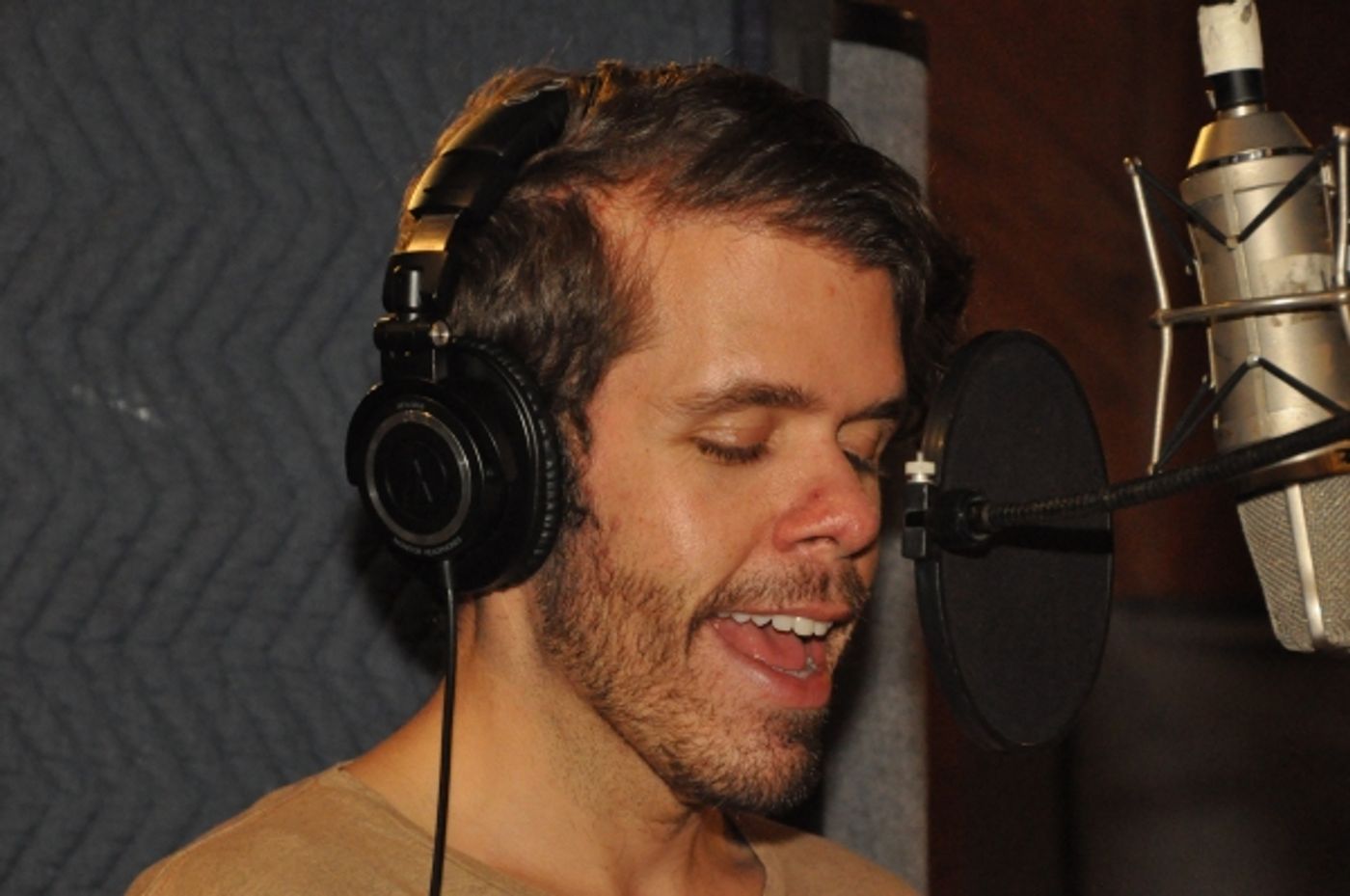 Exclusive Photo Coverage: Perez Hilton Reveals His Holiday Dishlist for Carols For A Cure  Image