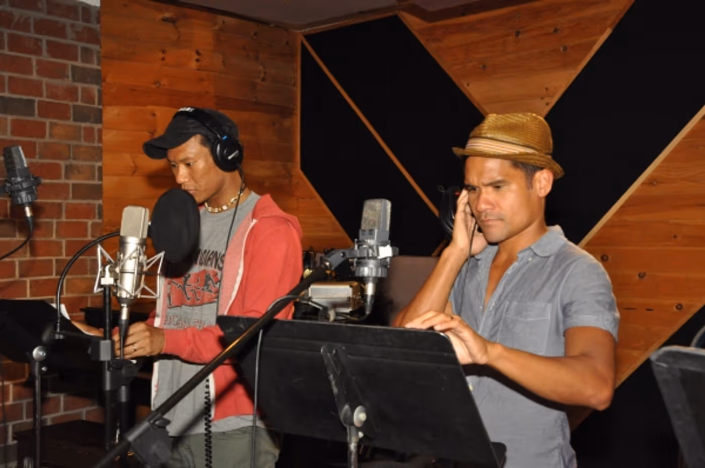 Exclusive Photo Coverage: MAMMA MIA! Cast Rejoices for Carols for a Cure! Image