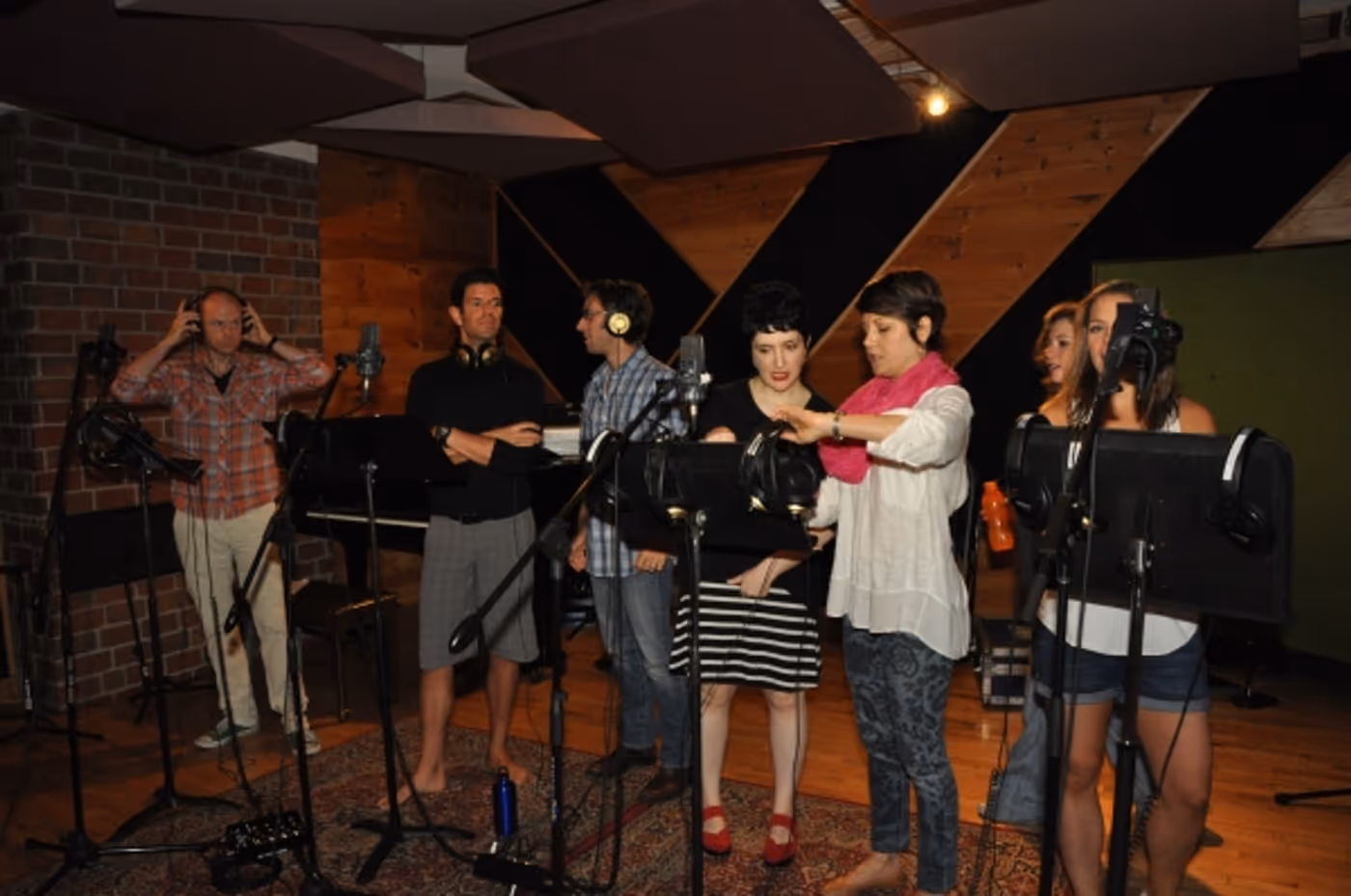 Exclusive Photo Coverage: MAMMA MIA! Cast Rejoices for Carols for a Cure! Image