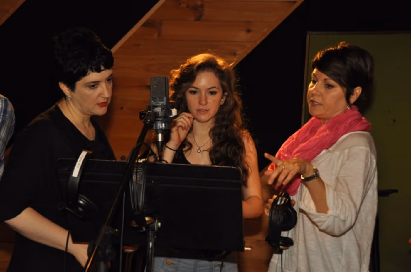 Exclusive Photo Coverage: MAMMA MIA! Cast Rejoices for Carols for a Cure! Image