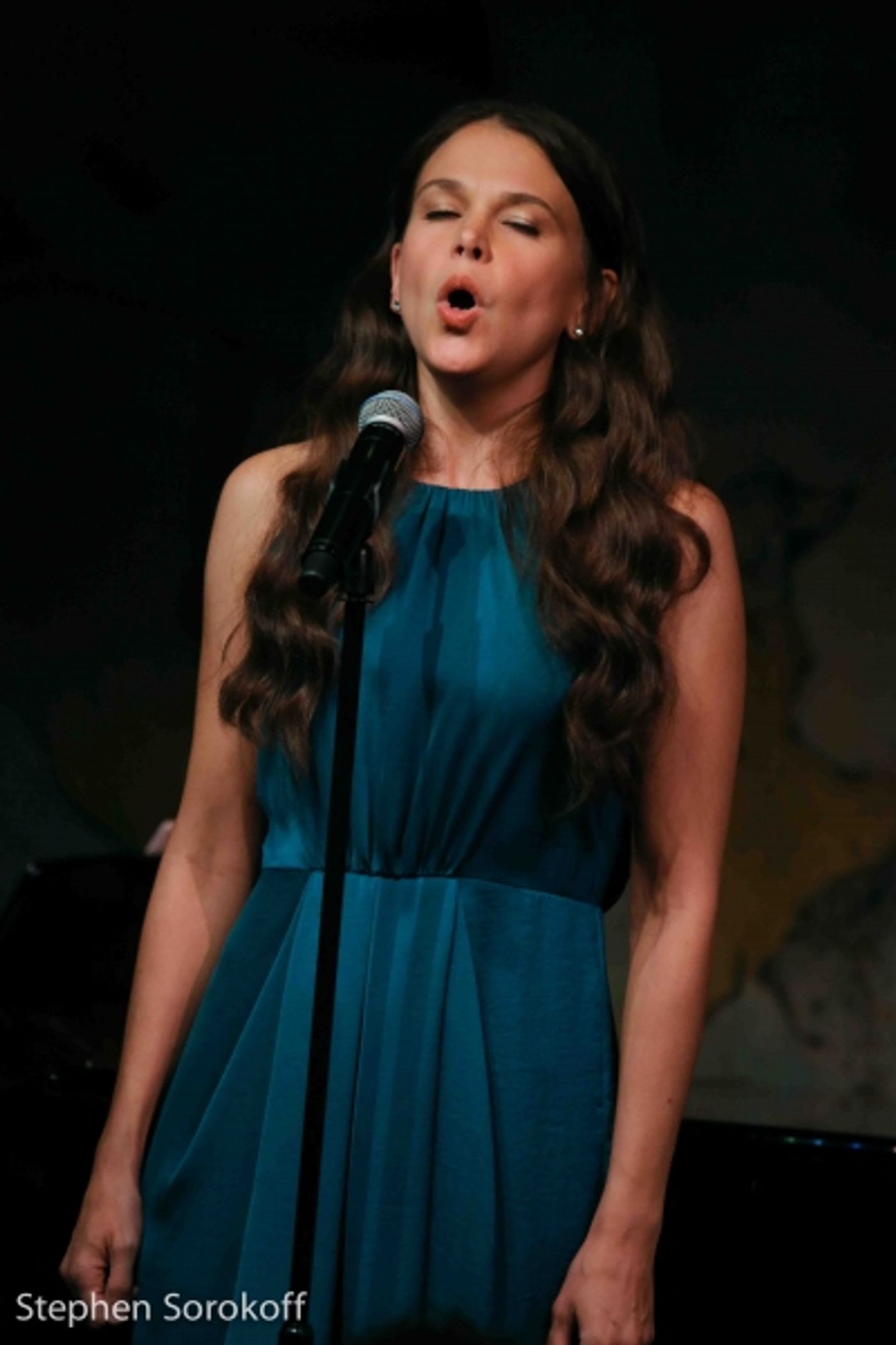 Photo Coverage: Sutton Foster Returns to Cafe Carlyle! Image