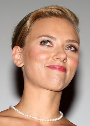 Scarlett Johansson @ BroadwayWorld Scarlett Johansson Photo