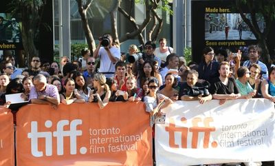 Scarlett Johansson fans Photo