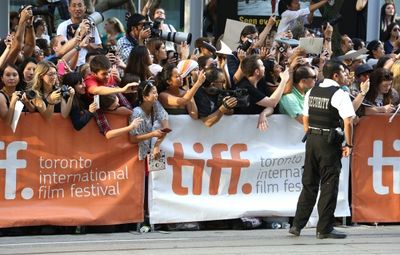 Scarlett Johansson fans Photo