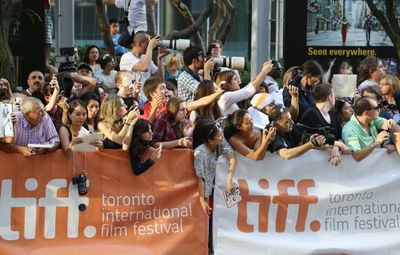 Scarlett Johansson fans Photo