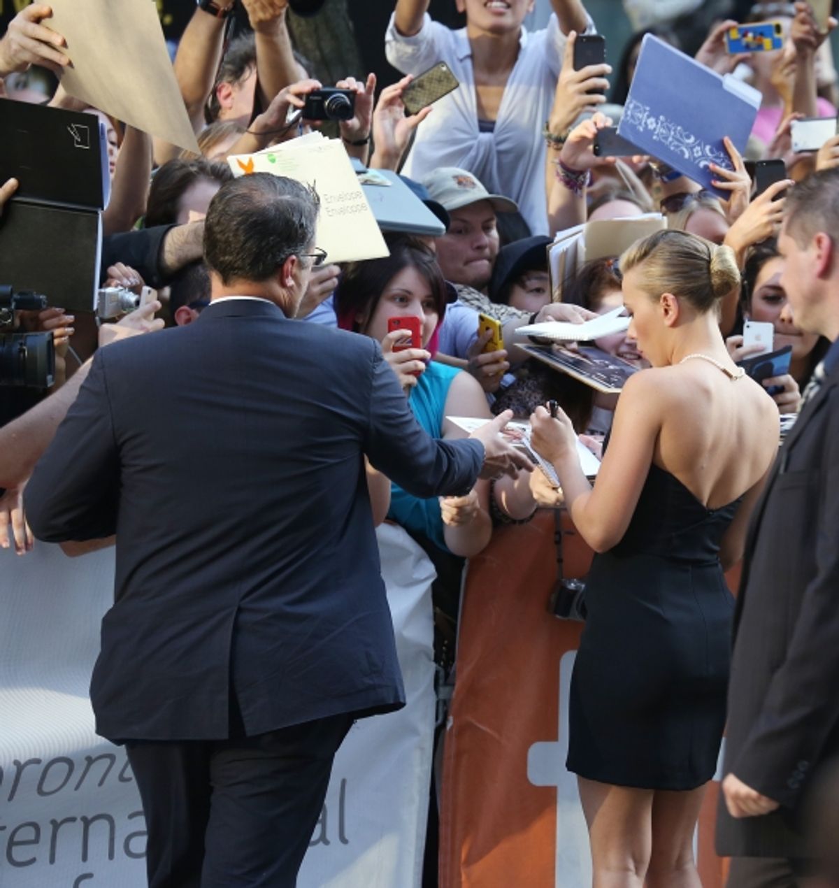 Scarlett Johansson with her fans at 