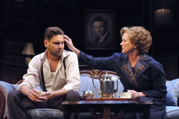 Clinton Brandhagen as Tom and Deborah Hazlett as Amanda.  Photo
