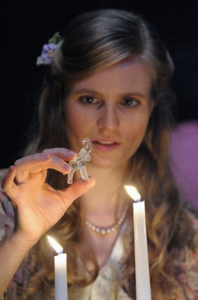 Sophie Hinderberger as Laura Photo