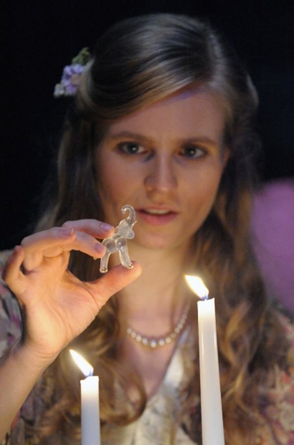 Sophie Hinderberger as Laura Photo